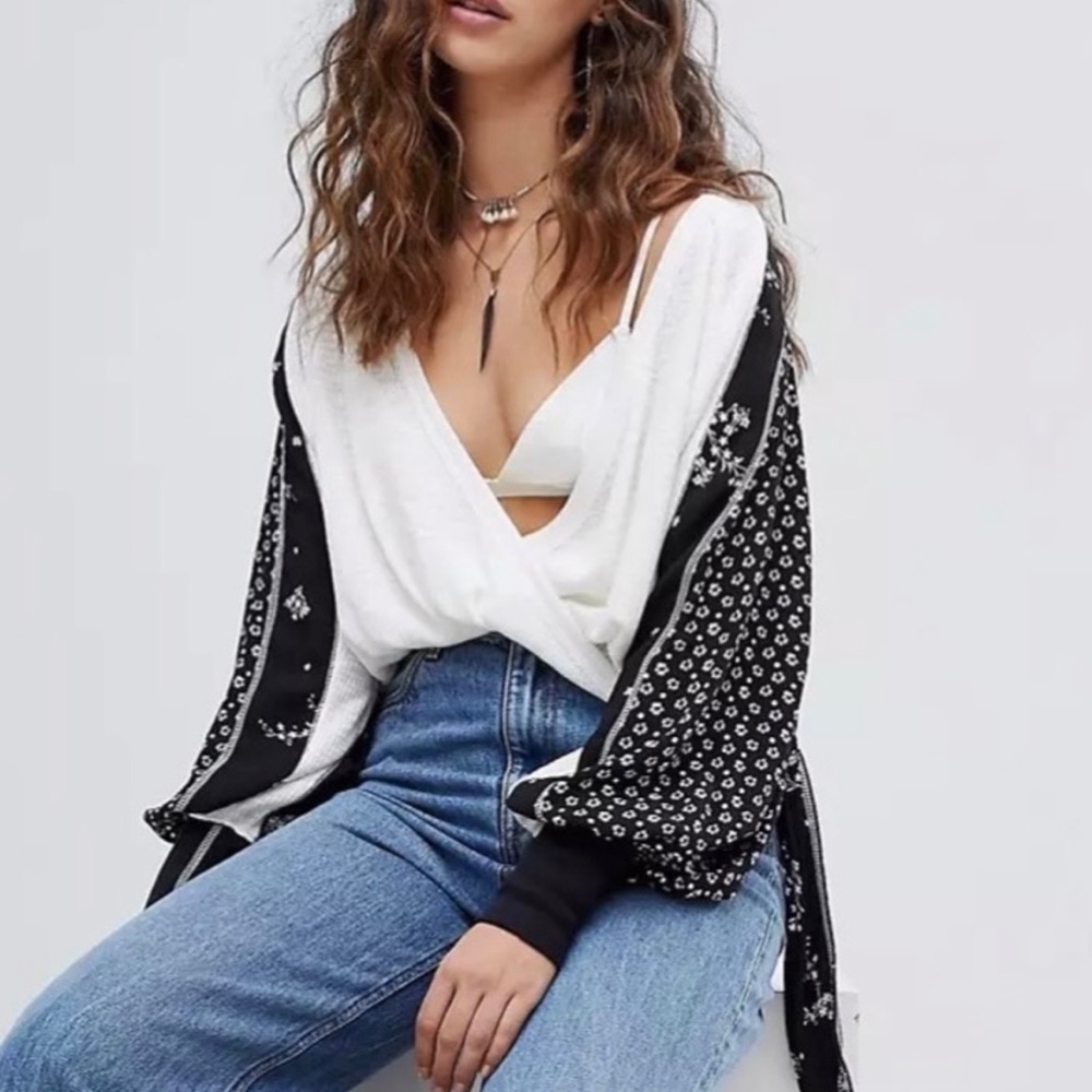 FREE PEOPLE Size S White Black Auxton Floral Thermal Wrap Top.